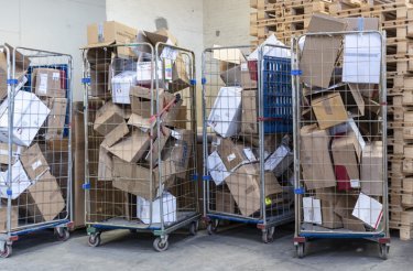 cages avec du carton dans la fabrication